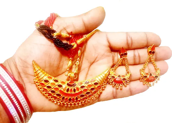 Assamese_Traditional_Gold_Plated_Red_Black_Colour_Joonbiri_Tassel_Jewellery_Set_For_Women